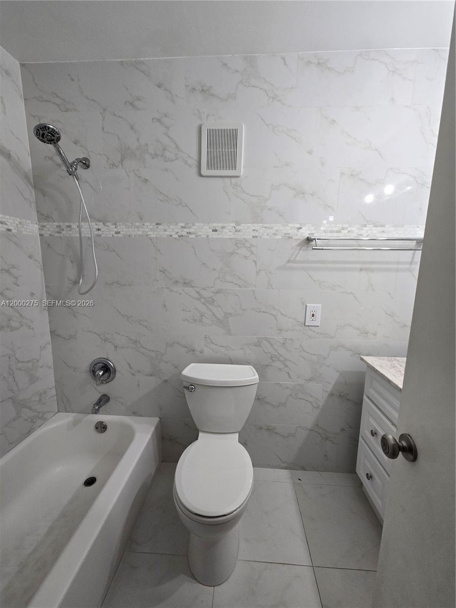 932 West 80th Place Hialeah, FL 33014 - Photo 13 of 20