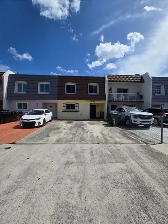 $450,000 | 932 West 80th Place, Hialeah, FL 33014