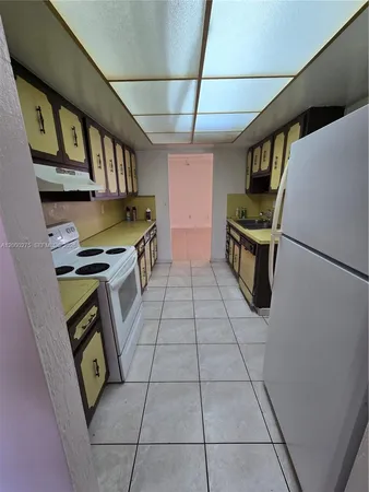 $450,000 | 932 West 80th Place, Hialeah, FL 33014