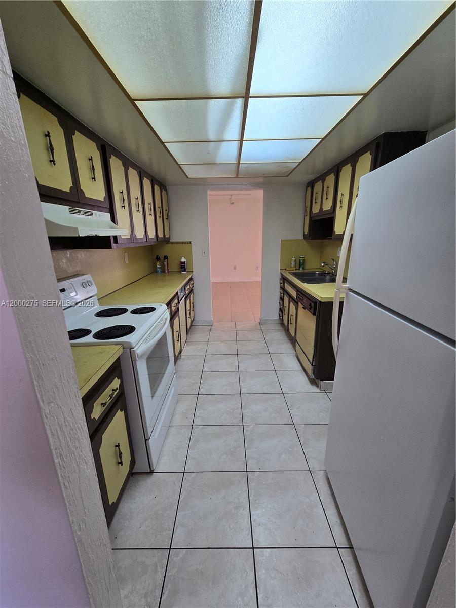 932 West 80th Place Hialeah, FL 33014 - Photo 3 of 20