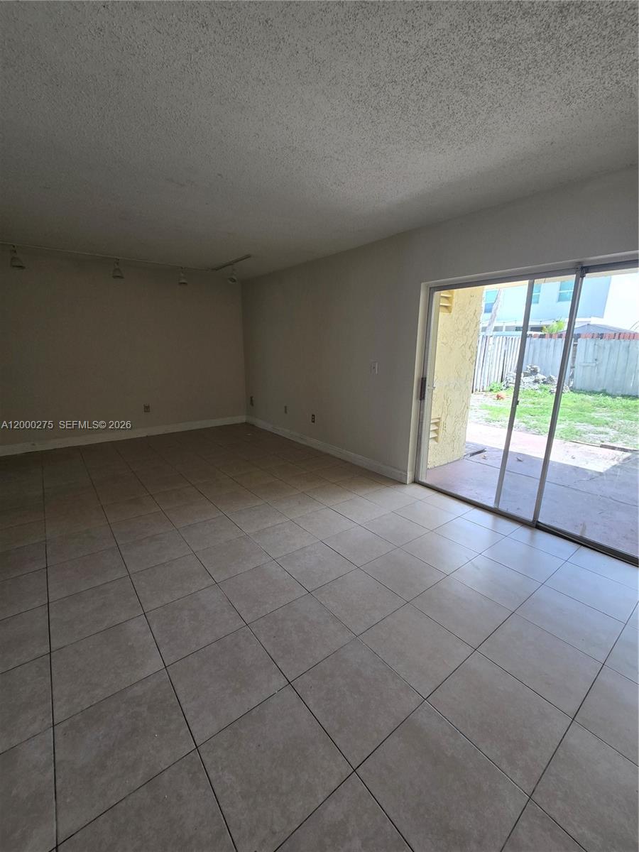 932 West 80th Place Hialeah, FL 33014 - Photo 5 of 20