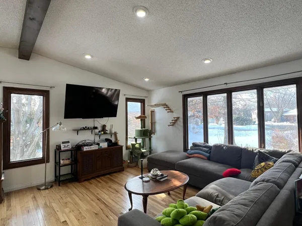 $2,995 | 520 Lake Summit Court, Shoreview, MN 55126