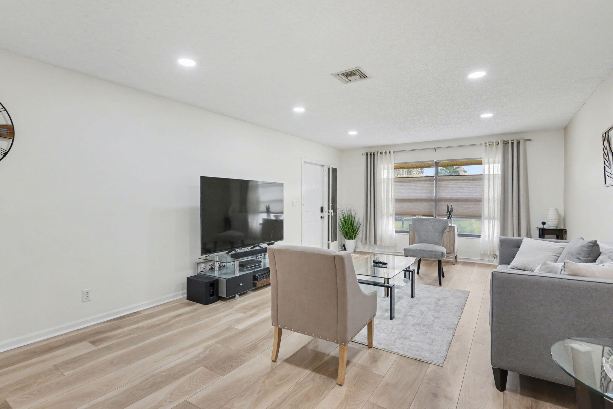 4635 Apple Tree Circle, Unit A Boynton Beach, FL 33436 - Photo 10 of 25 11-web-or-mls-0E2A6603