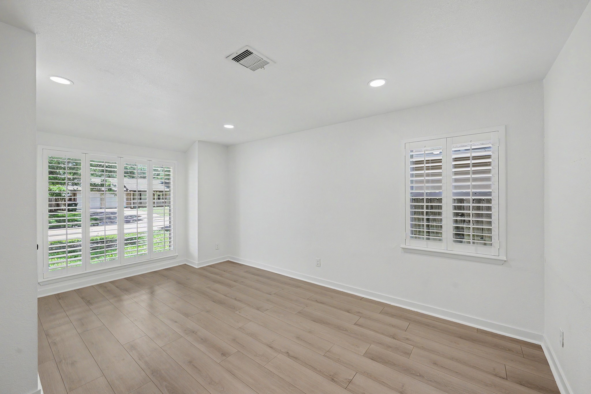 7007 Sharpview Drive Houston, TX 77074 - Photo 10 of 15
