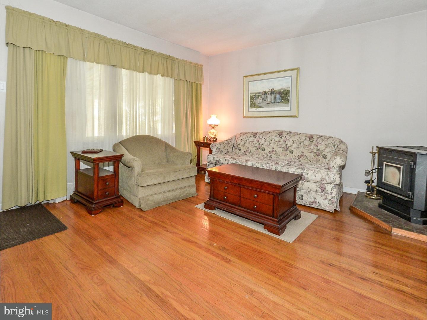 806 Sunnylea Road Lansdale, PA 19446 - Photo 3 of 25 Gallery Image 3