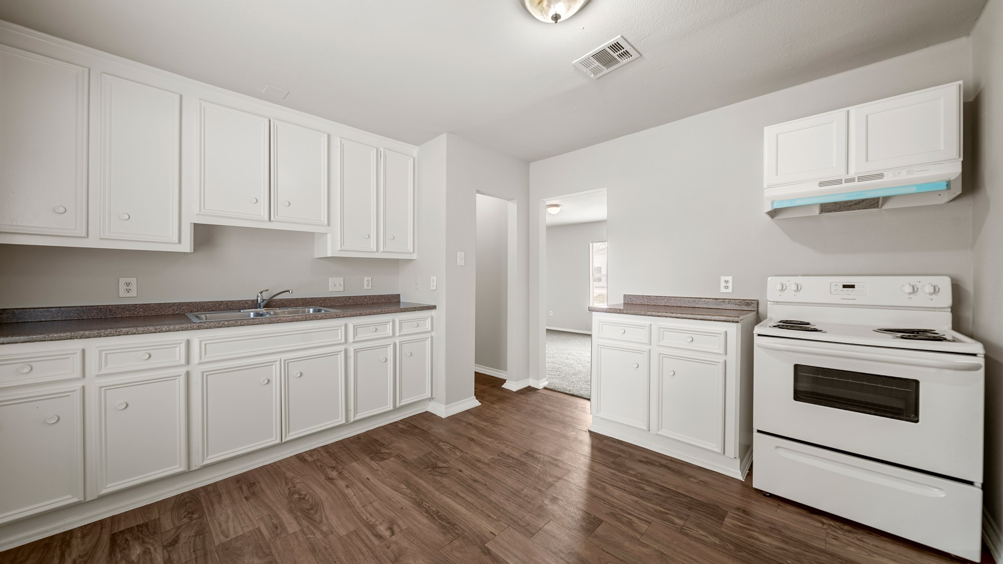 5303 Ridgeway Drive Houston, TX 77033 - Photo 2 of 13 Gallery Image 2