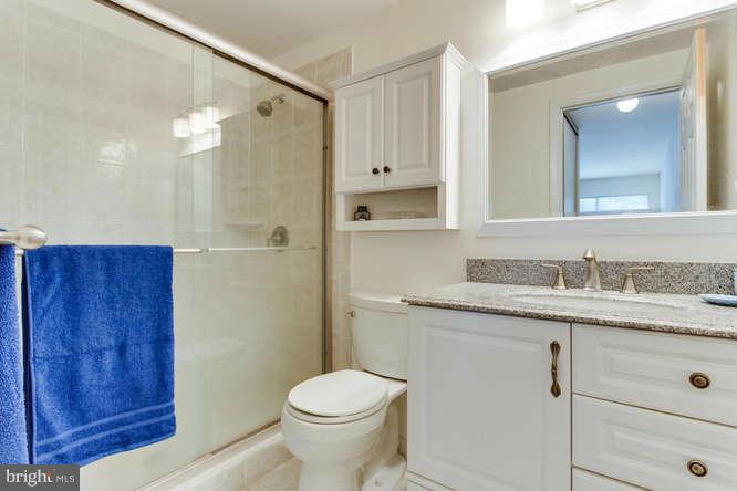 5907 Hall Street Springfield, VA 22152 - Photo 13 of 30 Bath (Master)