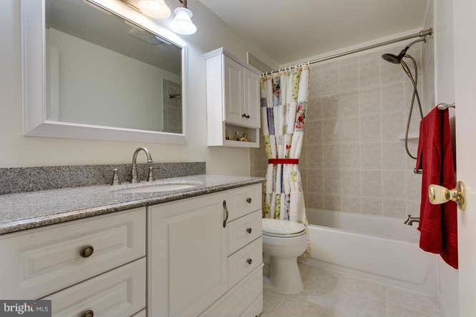 5907 Hall Street Springfield, VA 22152 - Photo 18 of 30 Bath