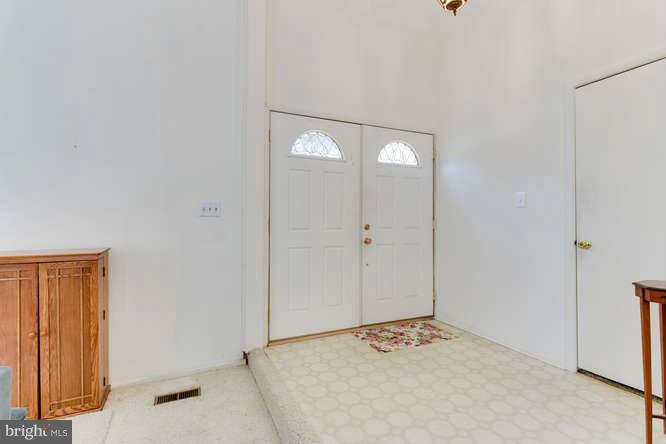 5907 Hall Street Springfield, VA 22152 - Photo 3 of 30 Interior (General)