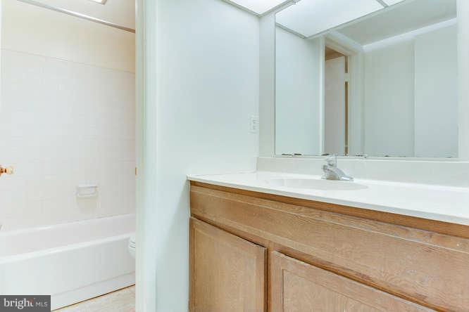 5907 Hall Street Springfield, VA 22152 - Photo 26 of 30 Bath