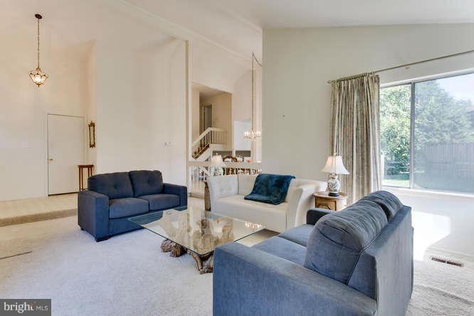 5907 Hall Street Springfield, VA 22152 - Photo 5 of 30 Living Room