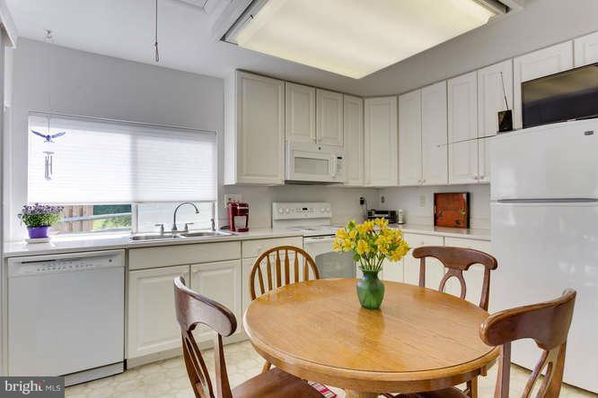 5907 Hall Street Springfield, VA 22152 - Photo 9 of 30 Kitchen