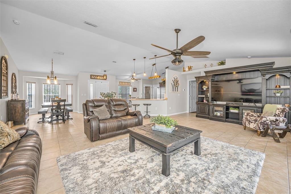 12123 Fulmar Road Weeki Wachee, FL 34614 - Photo 6 of 81