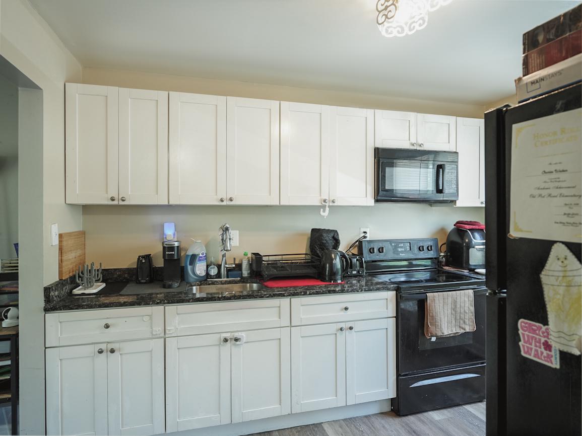 1977 Brookside Drive Edgewood, MD 21040 - Photo 4 of 16 Modern kitchen with granite countertops.