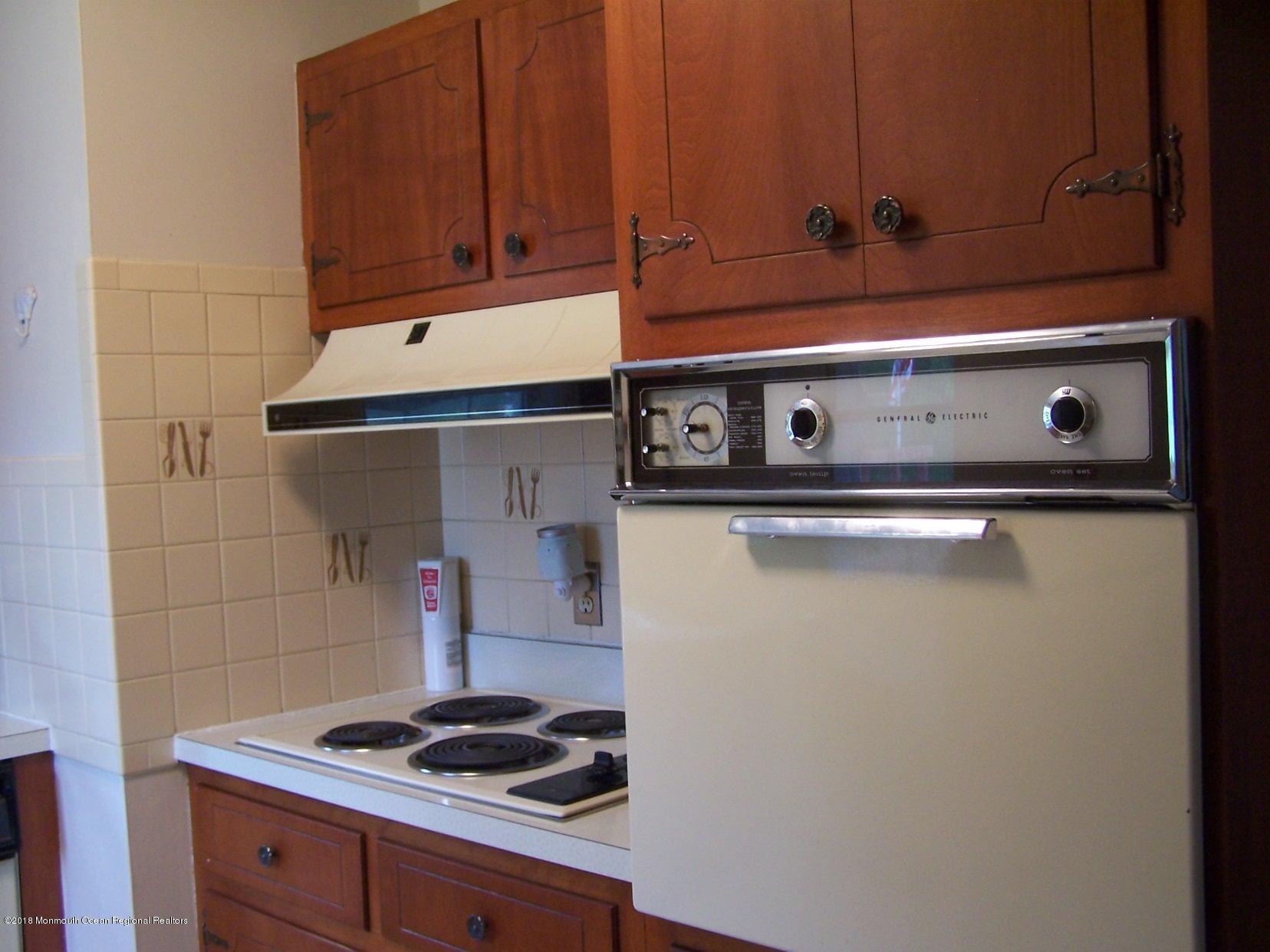 313 Colts Neck Road Farmingdale, NJ 07727 - Photo 3 of 15 100_7745