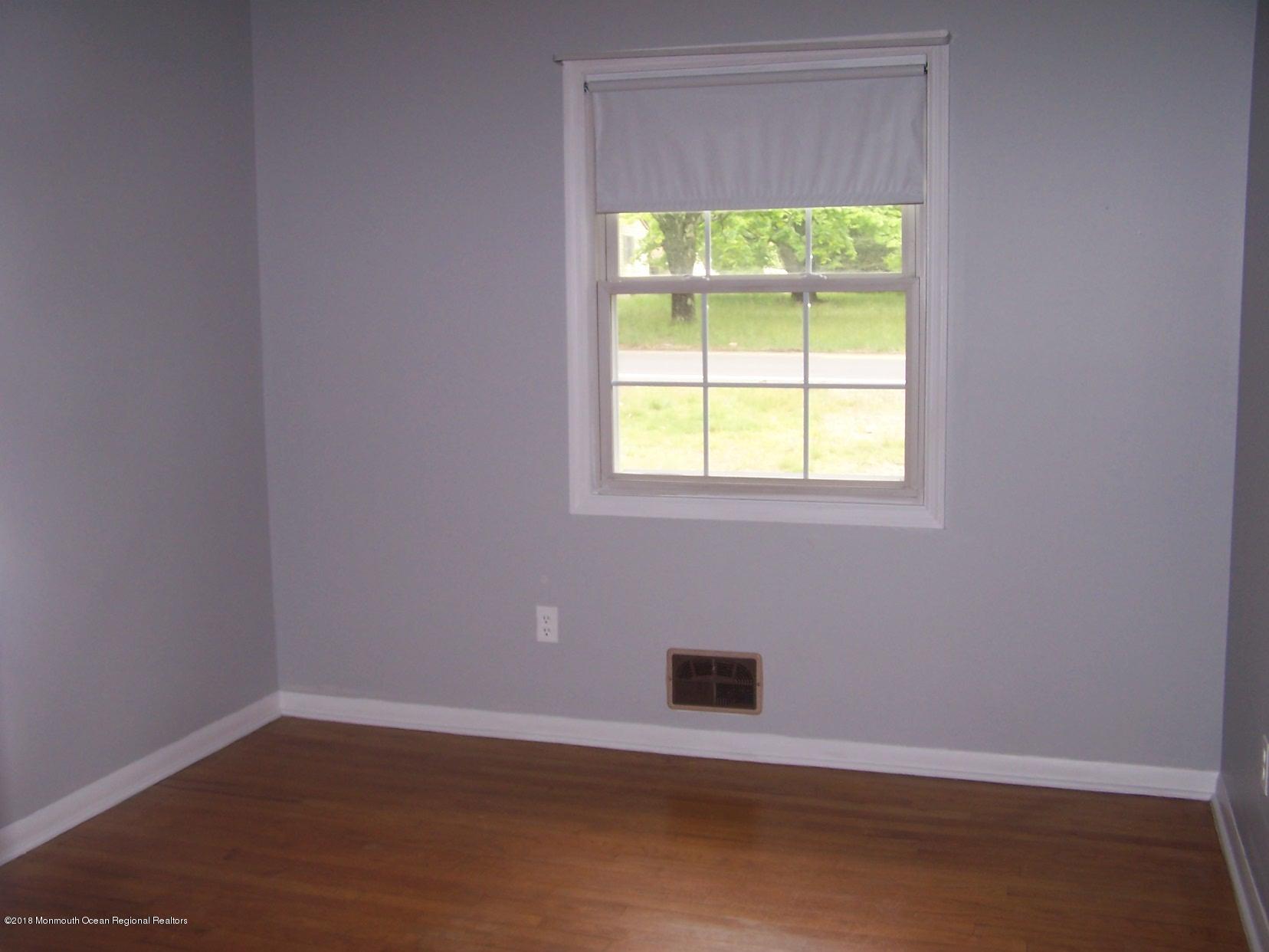 313 Colts Neck Road Farmingdale, NJ 07727 - Photo 4 of 15 100_7742