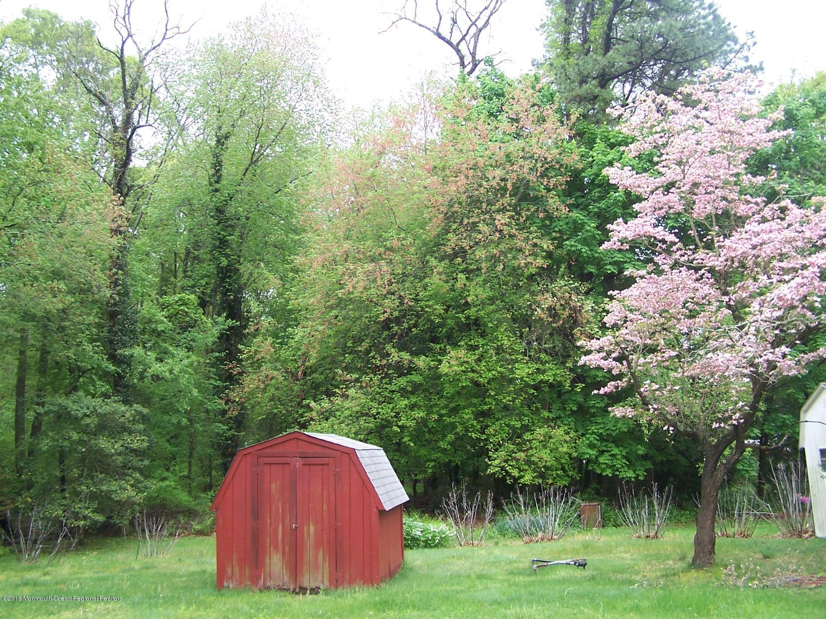313 Colts Neck Road Farmingdale, NJ 07727 - Photo 10 of 15 100_7750