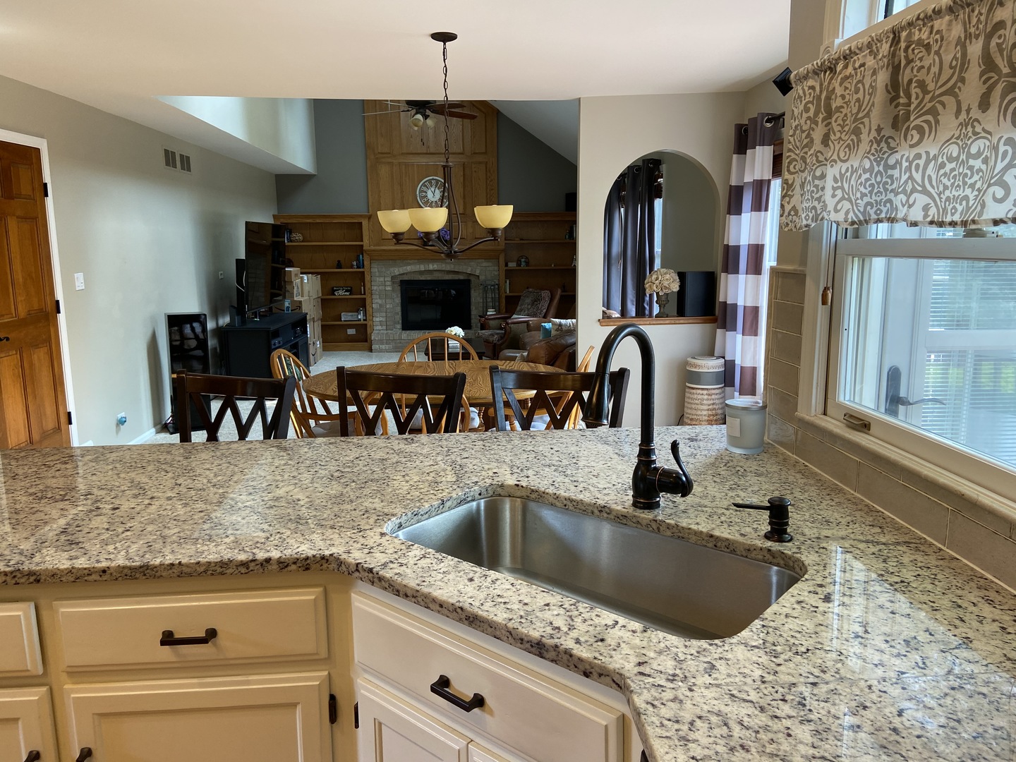 632 Rock Spring Road Naperville, IL 60565 - Photo 10 of 34