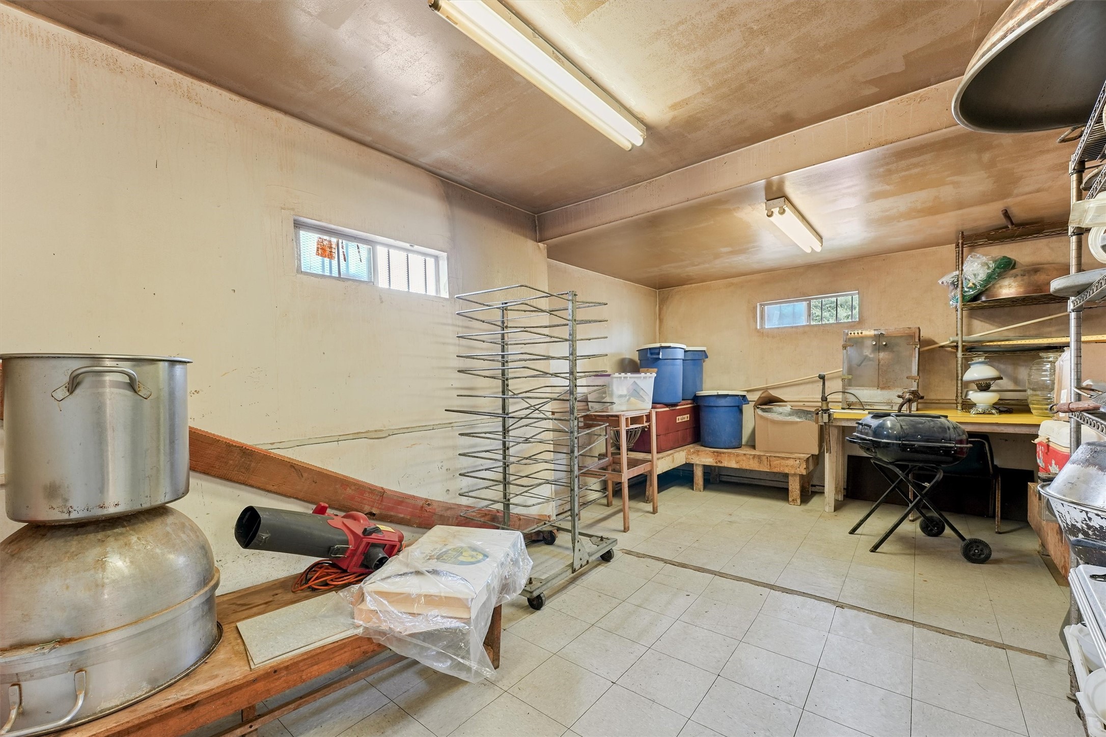 2915 Kashmere Street Houston, TX 77026 - Photo 14 of 20 a living room with furniture