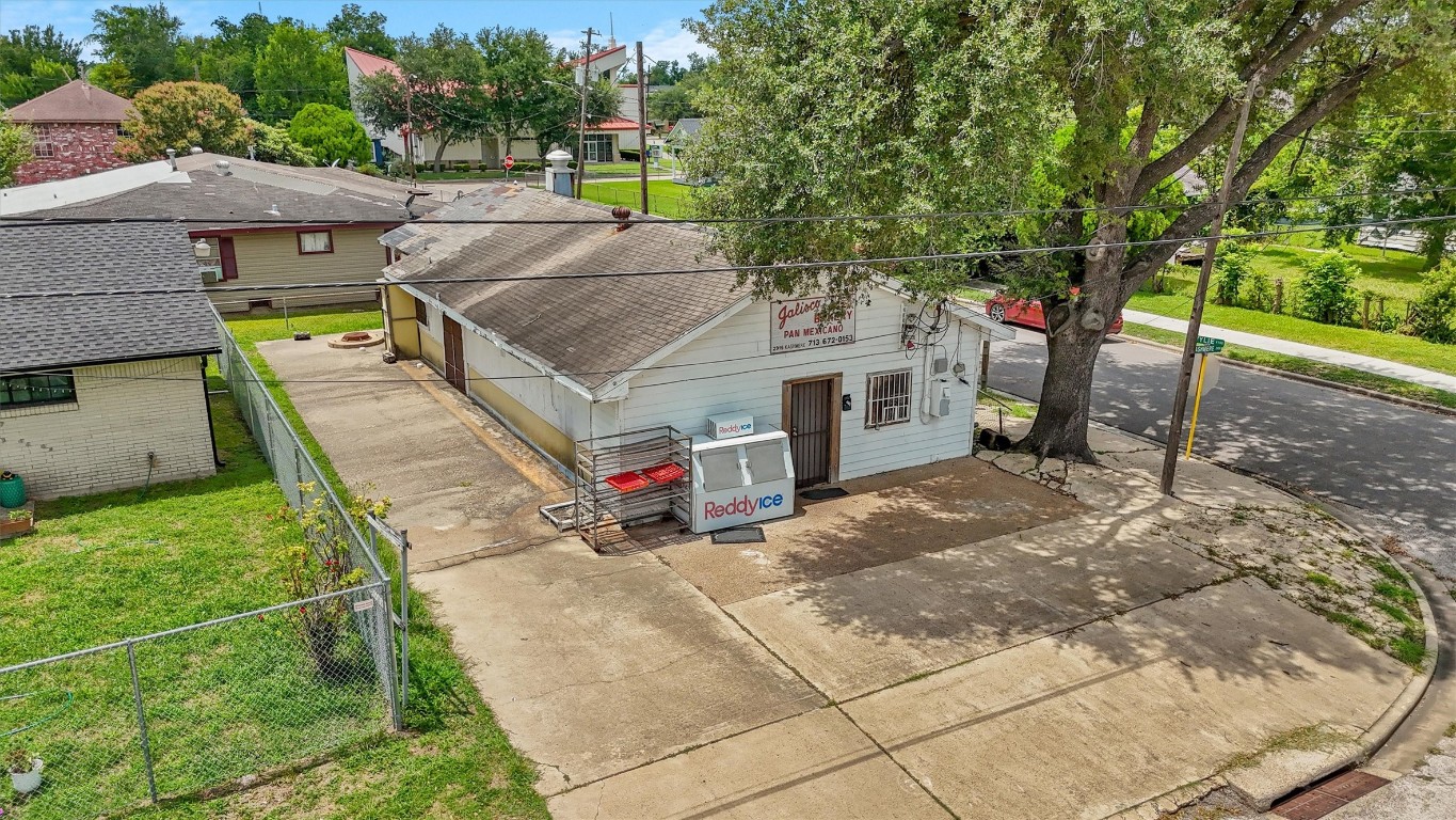 2915 Kashmere Street Houston, TX 77026 - Photo 16 of 20 a view of a house with a yard