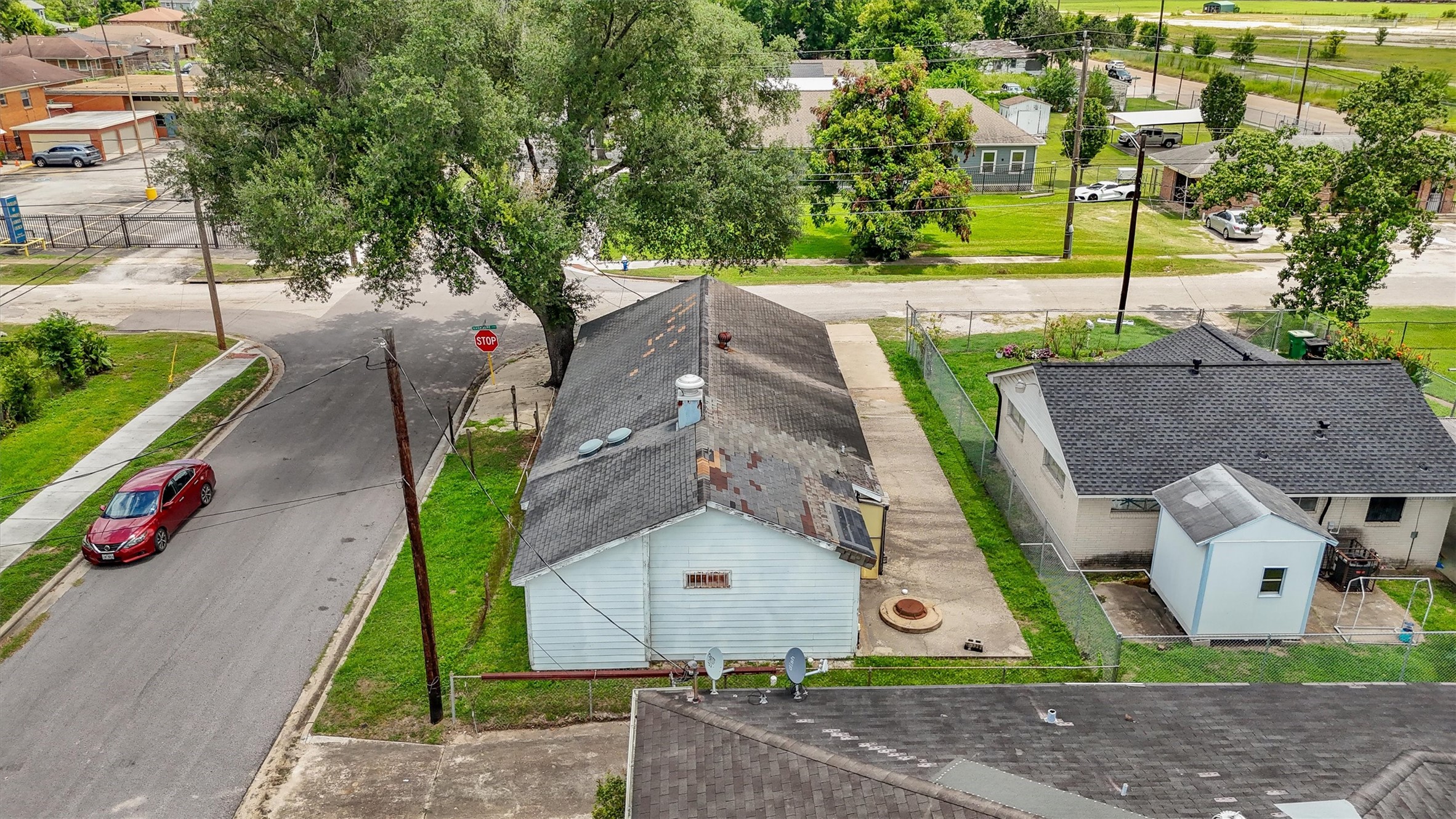 2915 Kashmere Street Houston, TX 77026 - Photo 17 of 20 an aerial view of a house with a garden
