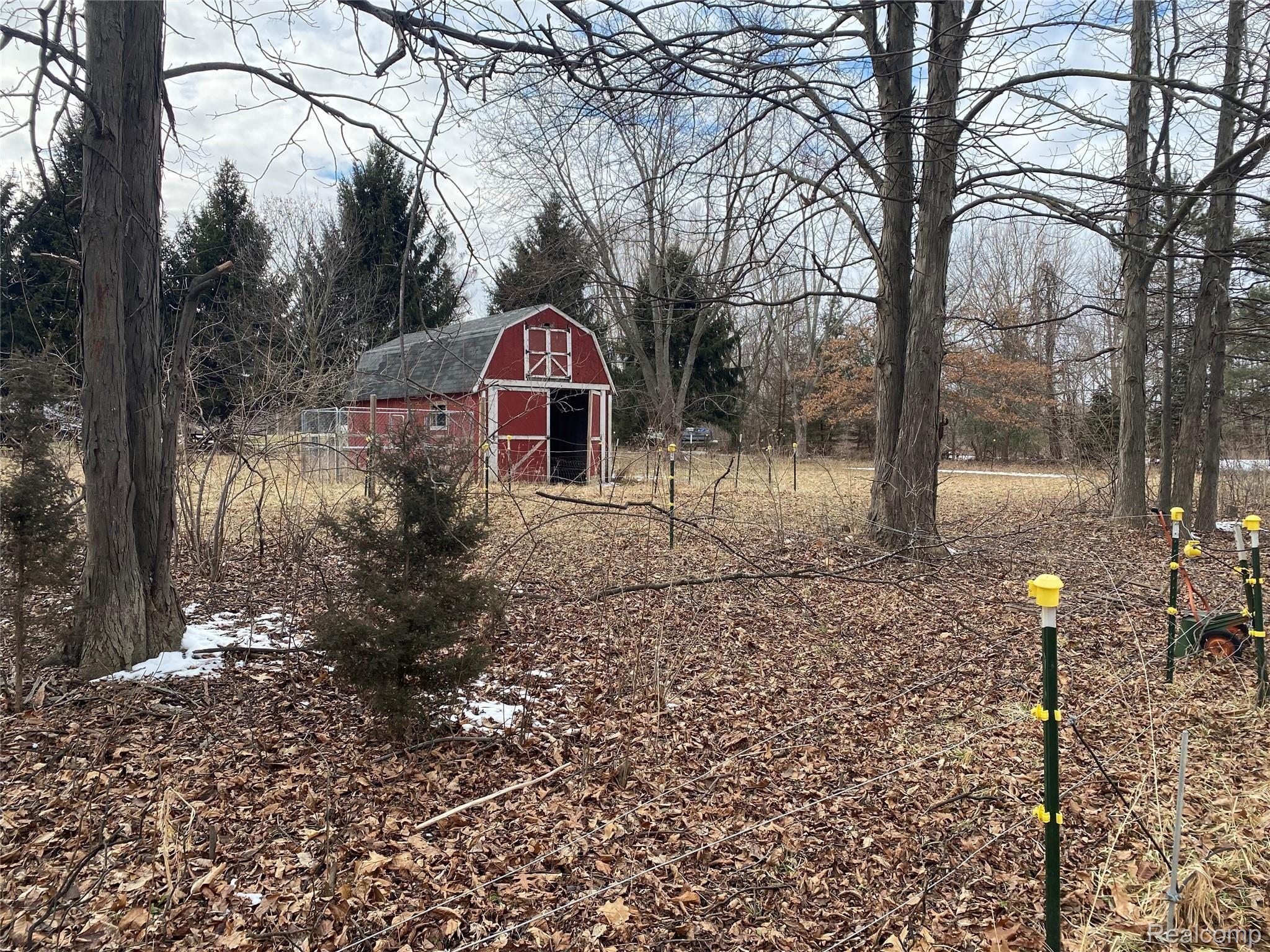7160 Crofoot Road Fowlerville, MI 48836 - Photo 41 of 46 Horse Barn!