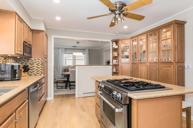 $469,900 | 475 Amherst Avenue, Des Plaines, IL 60016