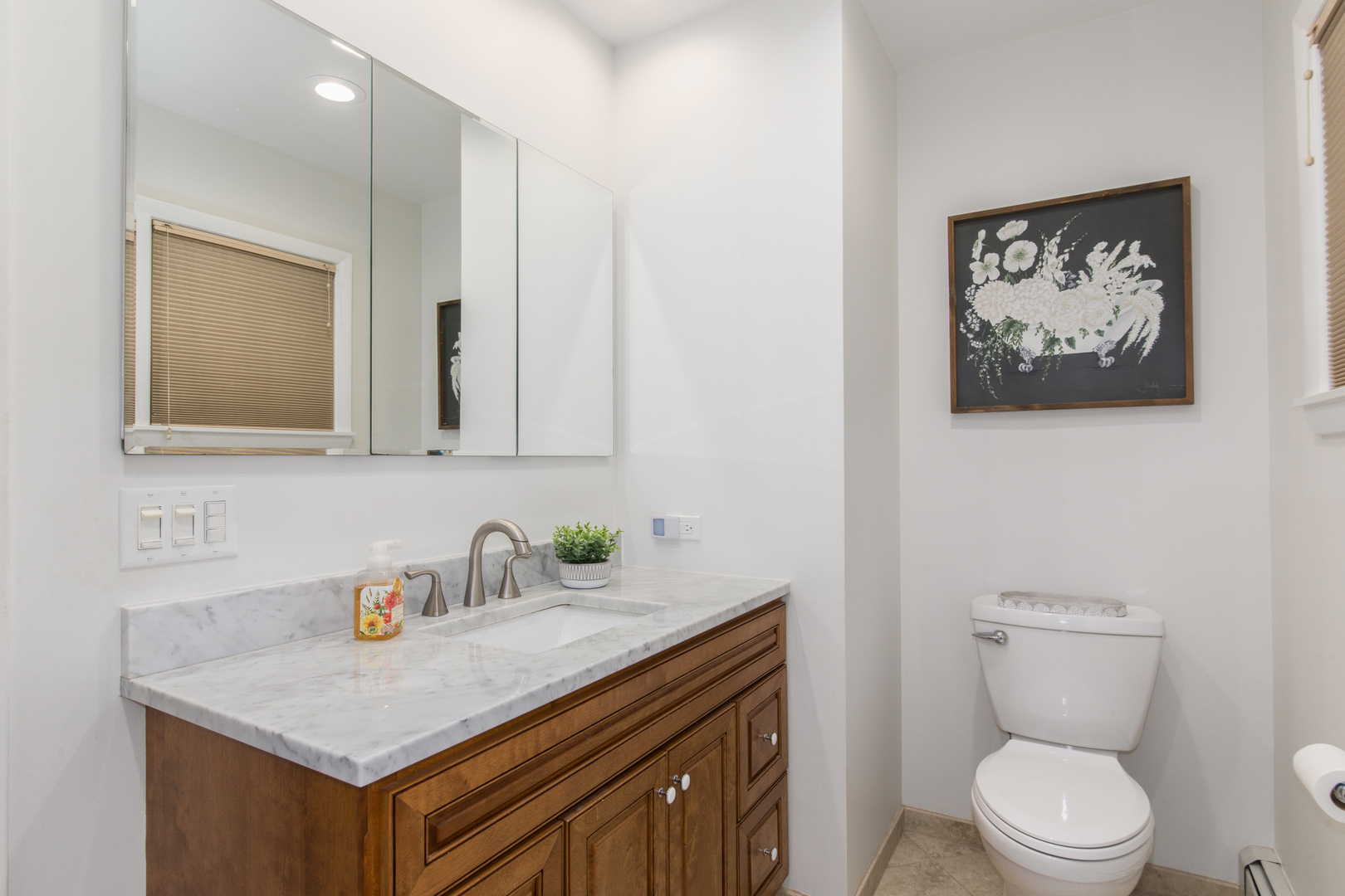475 Amherst Avenue Des Plaines, IL 60016 - Photo 14 of 29 a bathroom with a toilet a sink and mirror