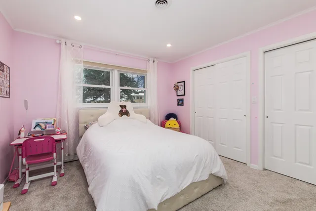 $469,900 | 475 Amherst Avenue, Des Plaines, IL 60016