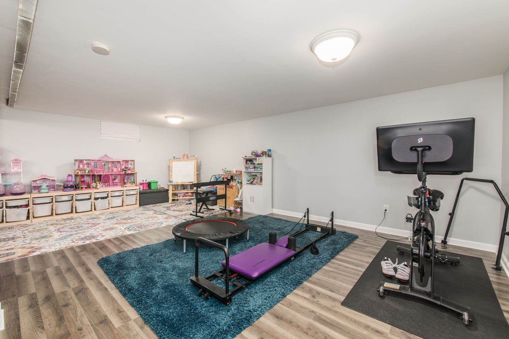 475 Amherst Avenue Des Plaines, IL 60016 - Photo 19 of 29 a view of a workspace with furniture