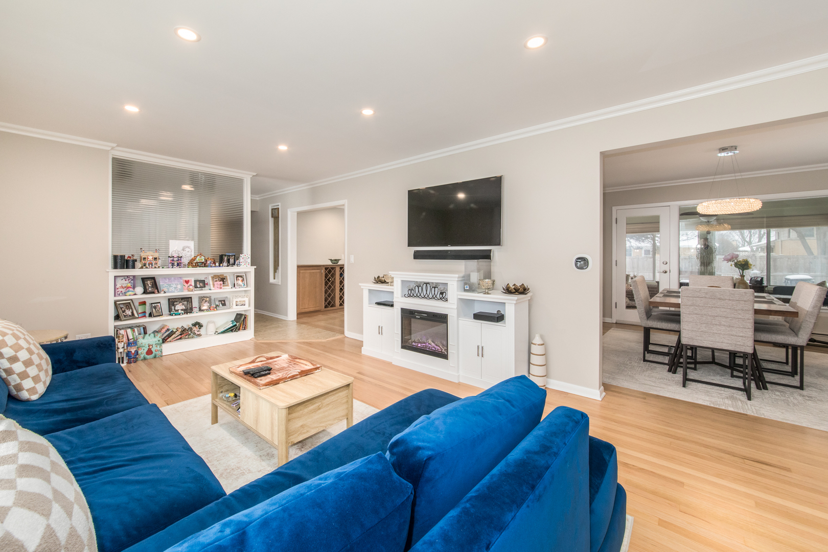 475 Amherst Avenue Des Plaines, IL 60016 - Photo 6 of 29 a living room with furniture and a flat screen tv