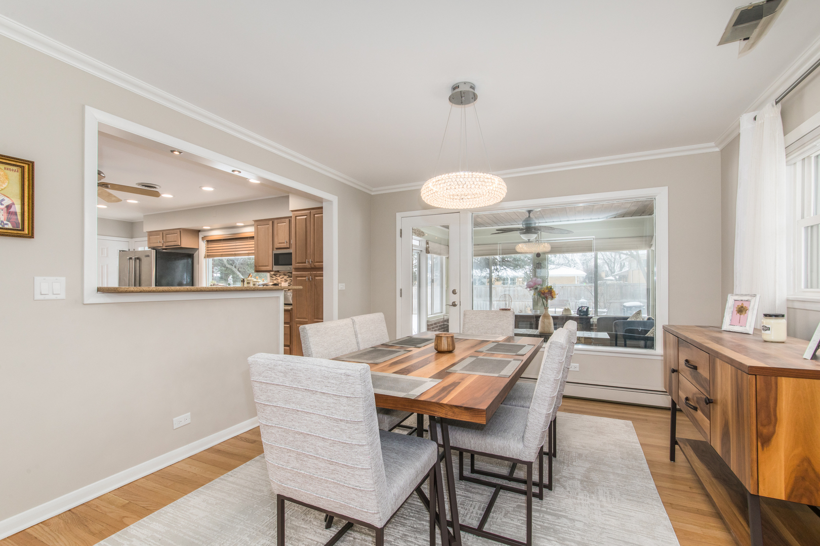 475 Amherst Avenue Des Plaines, IL 60016 - Photo 7 of 29 a dining room with furniture and window