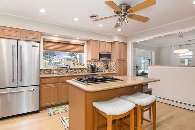 $469,900 | 475 Amherst Avenue, Des Plaines, IL 60016