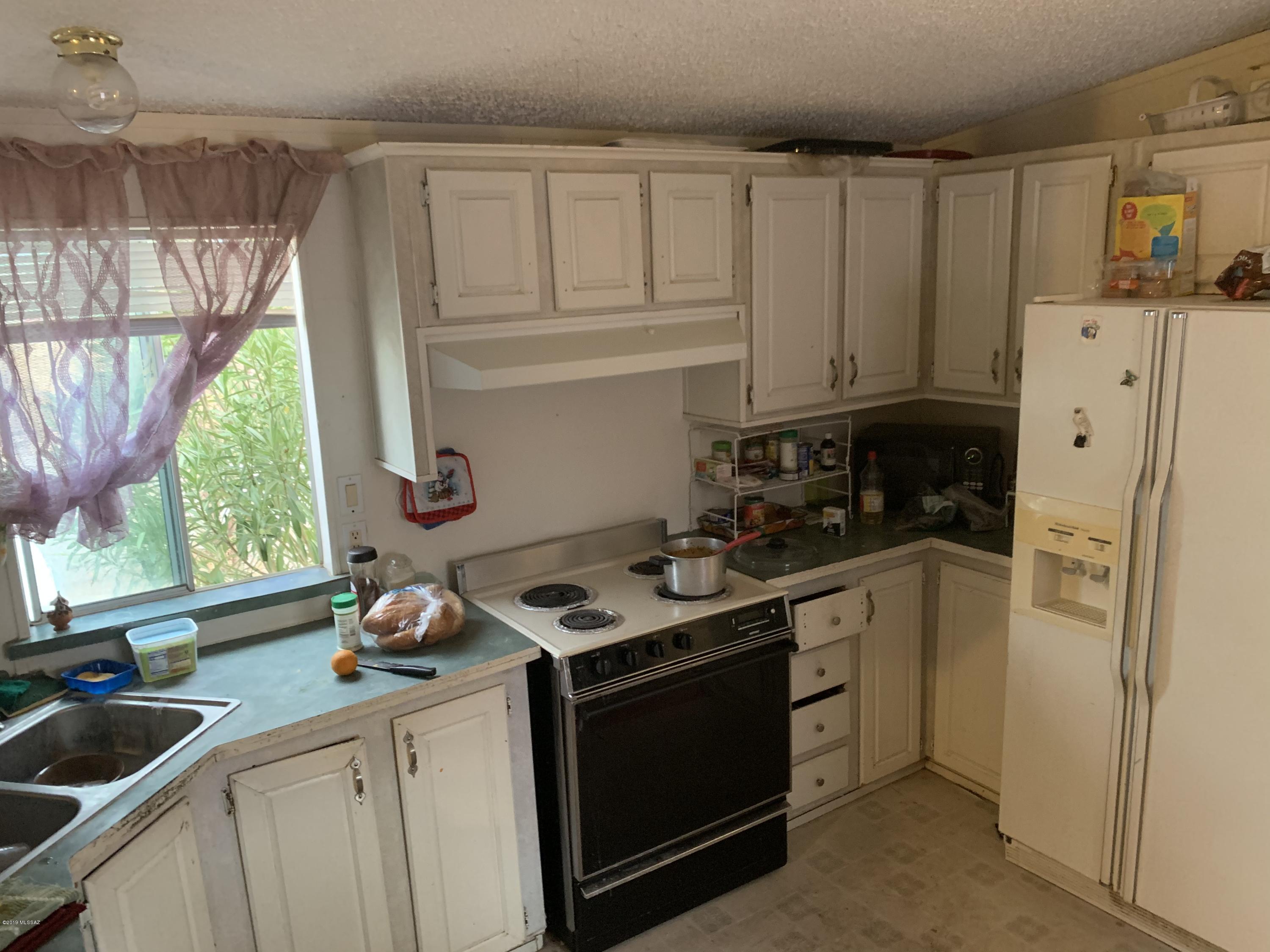 3744 East Milton Road Tucson, AZ 85706 - Photo 12 of 27 Electric range