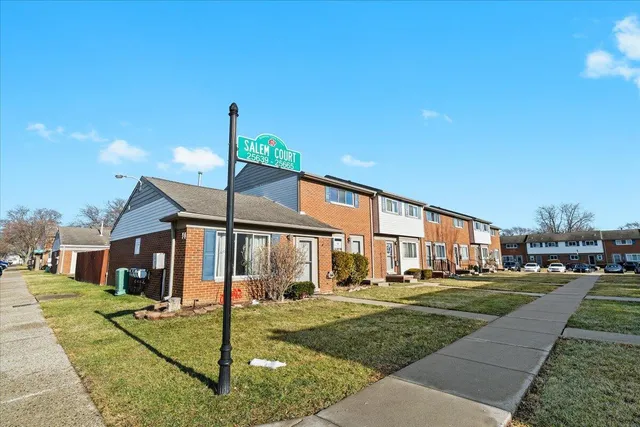 $54,900 | 25655 Salem Street, Unit 98, Roseville, MI 48066