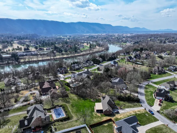 $789,000 | 2605 Halifax Drive, Kingsport, TN 37660