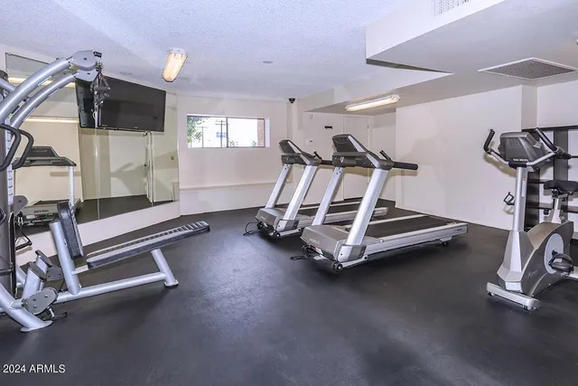 $1,250 | 3040 East Shea Boulevard, Unit 2, Phoenix, AZ 85028