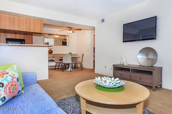 $1,250 | 3040 East Shea Boulevard, Unit 2, Phoenix, AZ 85028