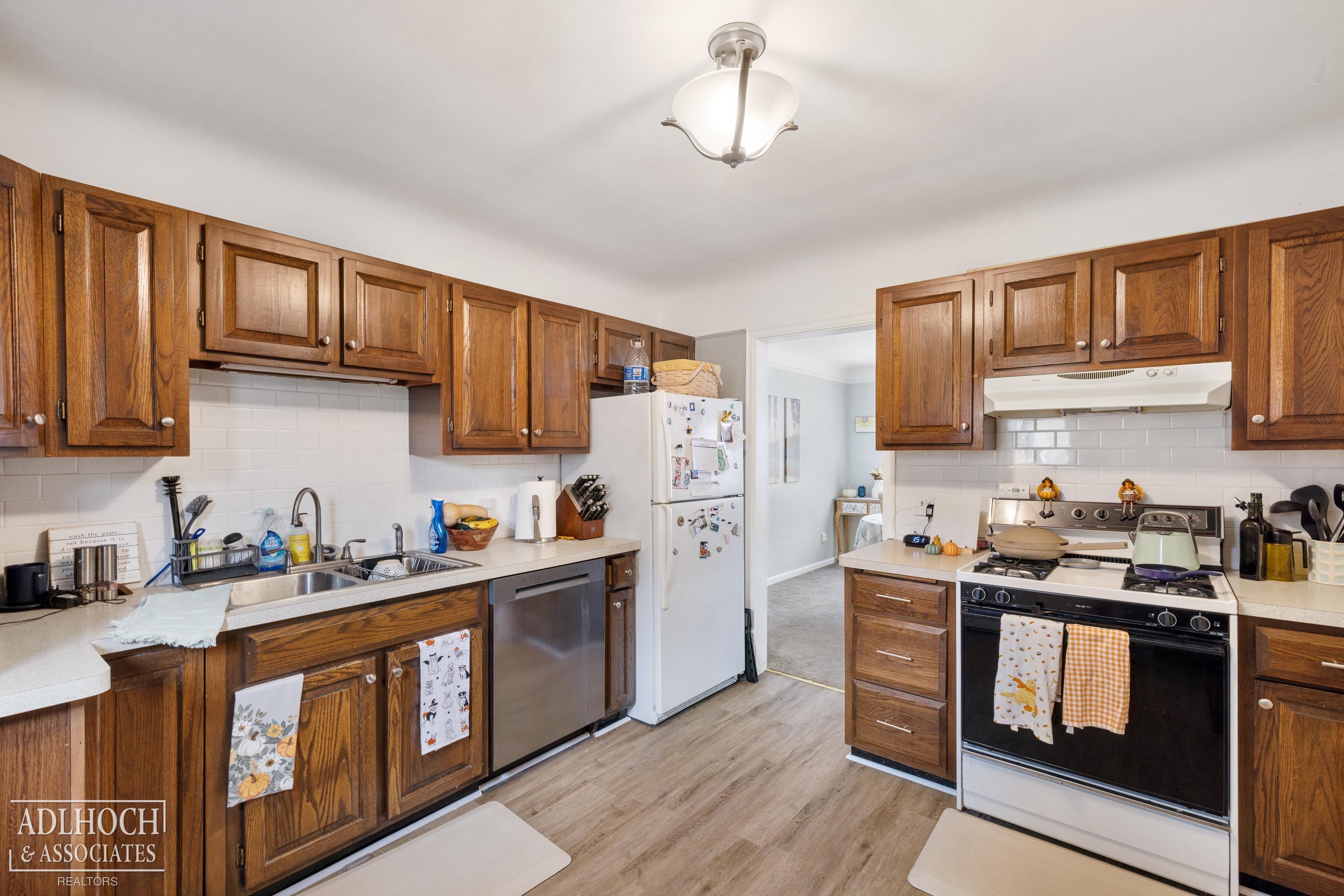 710 Neff Road Grosse Pointe, MI 48230 - Photo 8 of 23 50192124-af3c4782-3d8c-48f7-881a-9db28458065f.JPG
