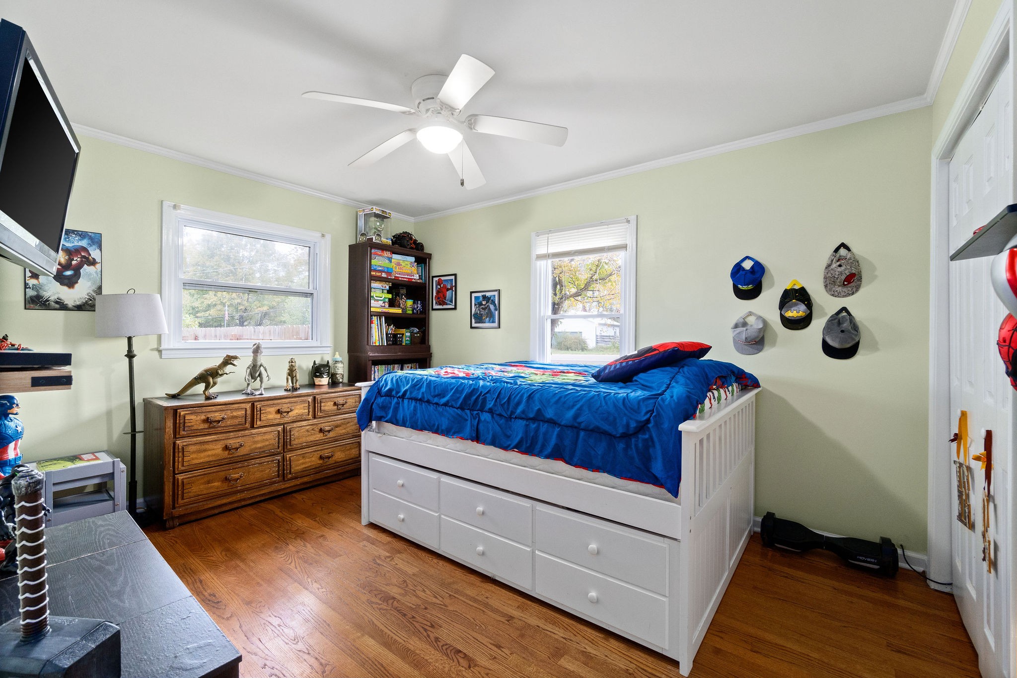 4696 Chapel Hill Road Southside, TN 37171 - Photo 26 of 36 a living room with furniture and a flat screen tv