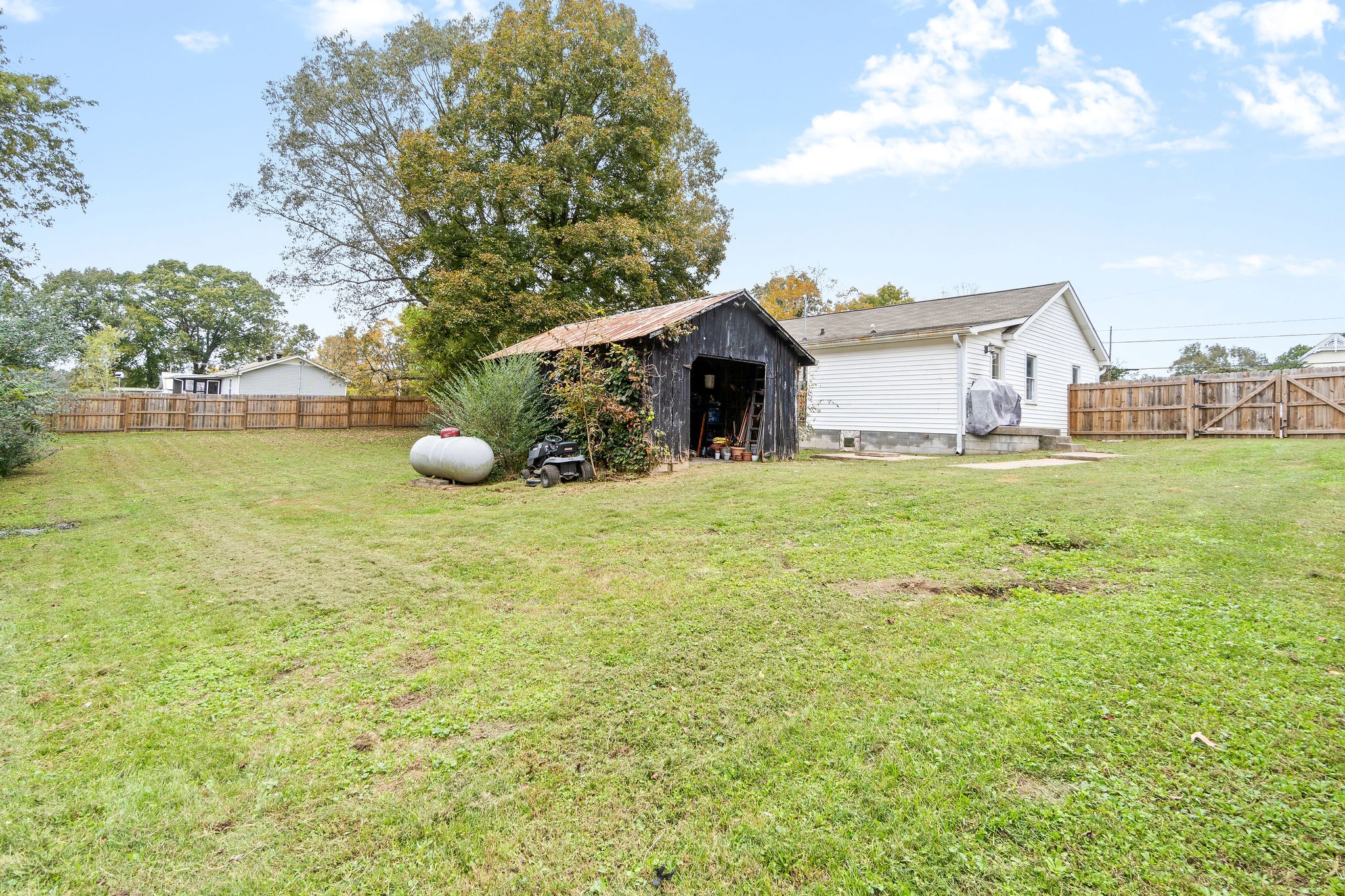 4696 Chapel Hill Road Southside, TN 37171 - Photo 33 of 36 a view of a house with a yard and garage