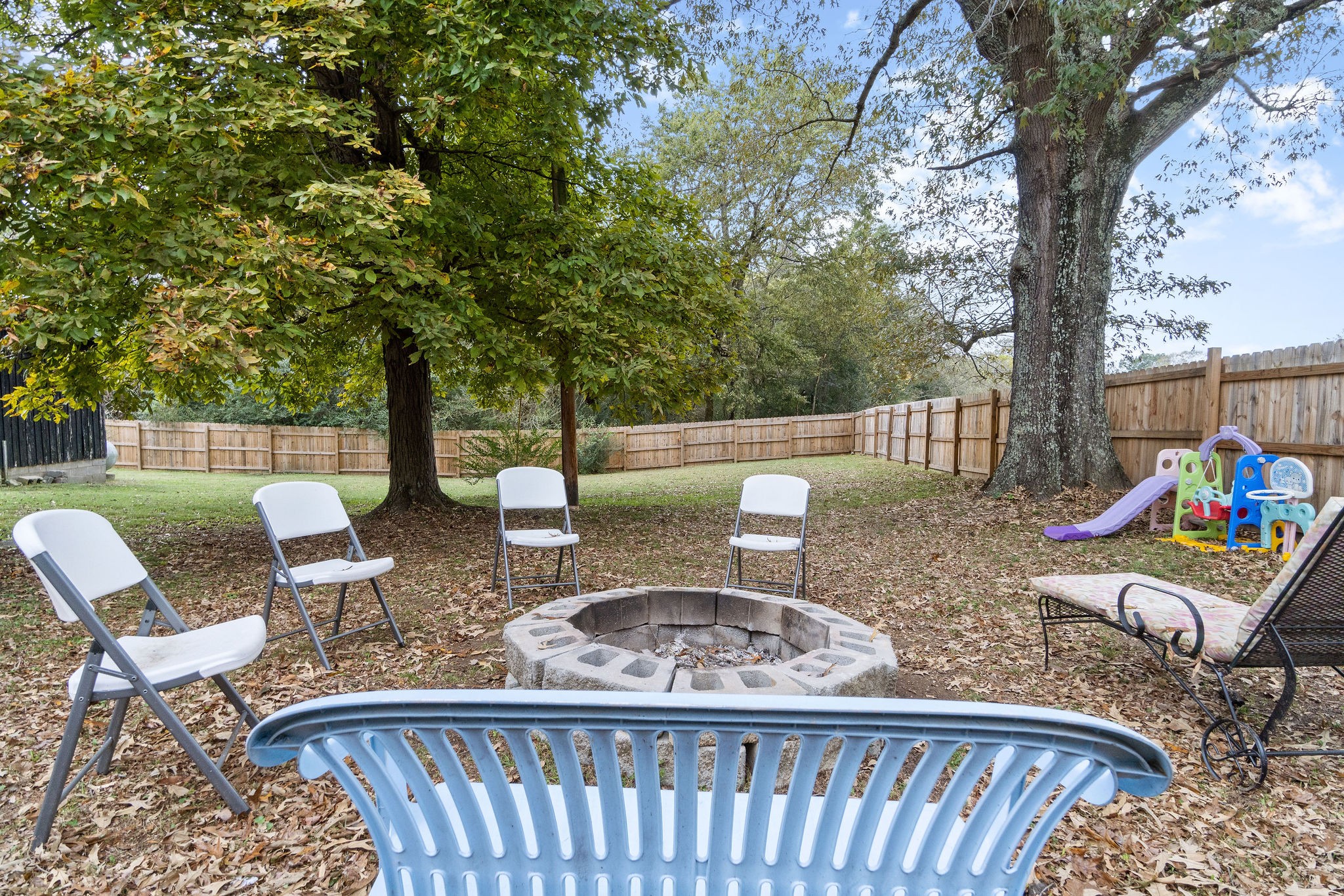 4696 Chapel Hill Road Southside, TN 37171 - Photo 35 of 36 a view of a chairs and table in the patio