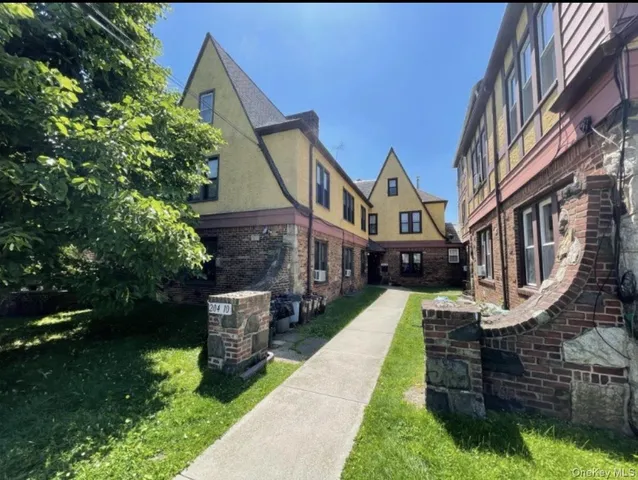 $1,090,000 | 204-10 42nd Avenue | Auburndale