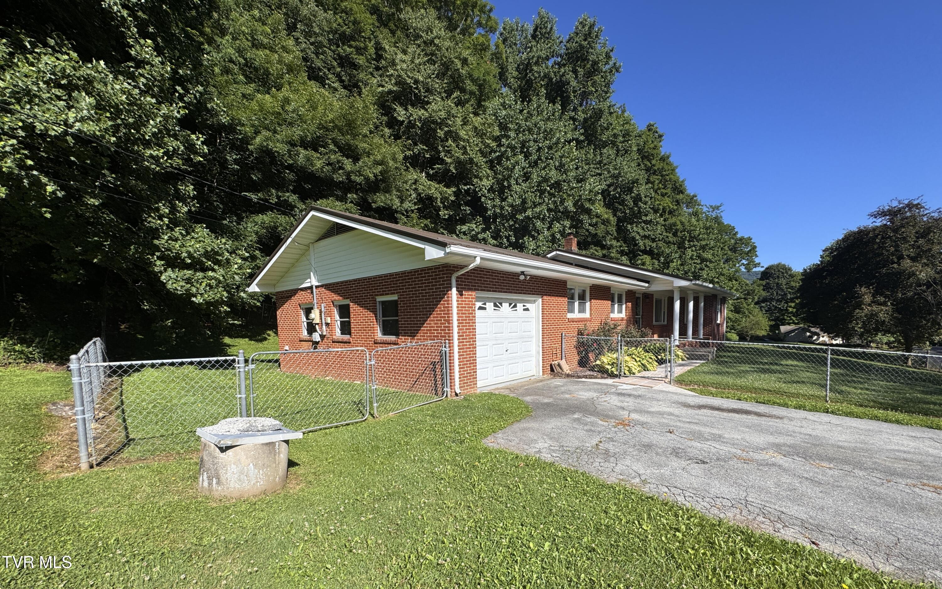 248 Burbank Road Roan Mountain, TN 37687 - Photo 6 of 65 IMG_6019