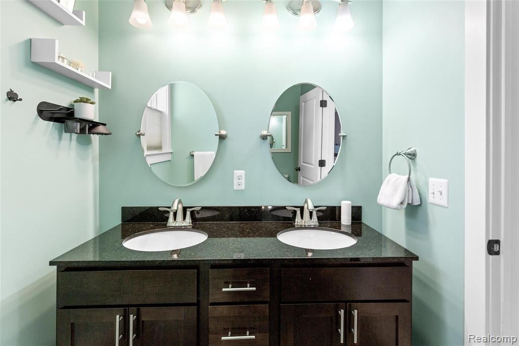 605 Lockwood Road Royal Oak, MI 48067 - Photo 31 of 35