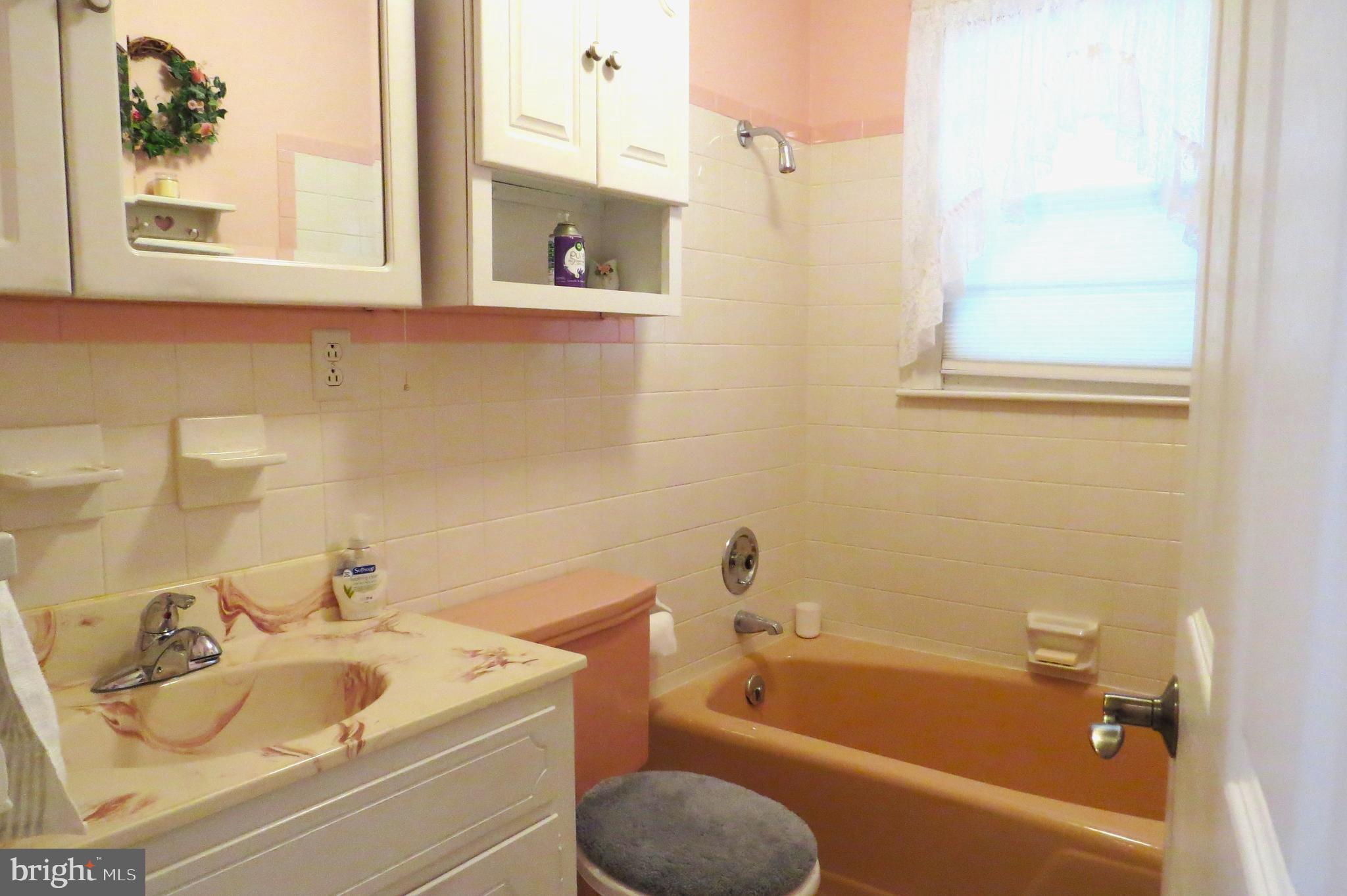 1270 Glatco Lodge Road Hanover, PA 17331 - Photo 25 of 59 Full Bath