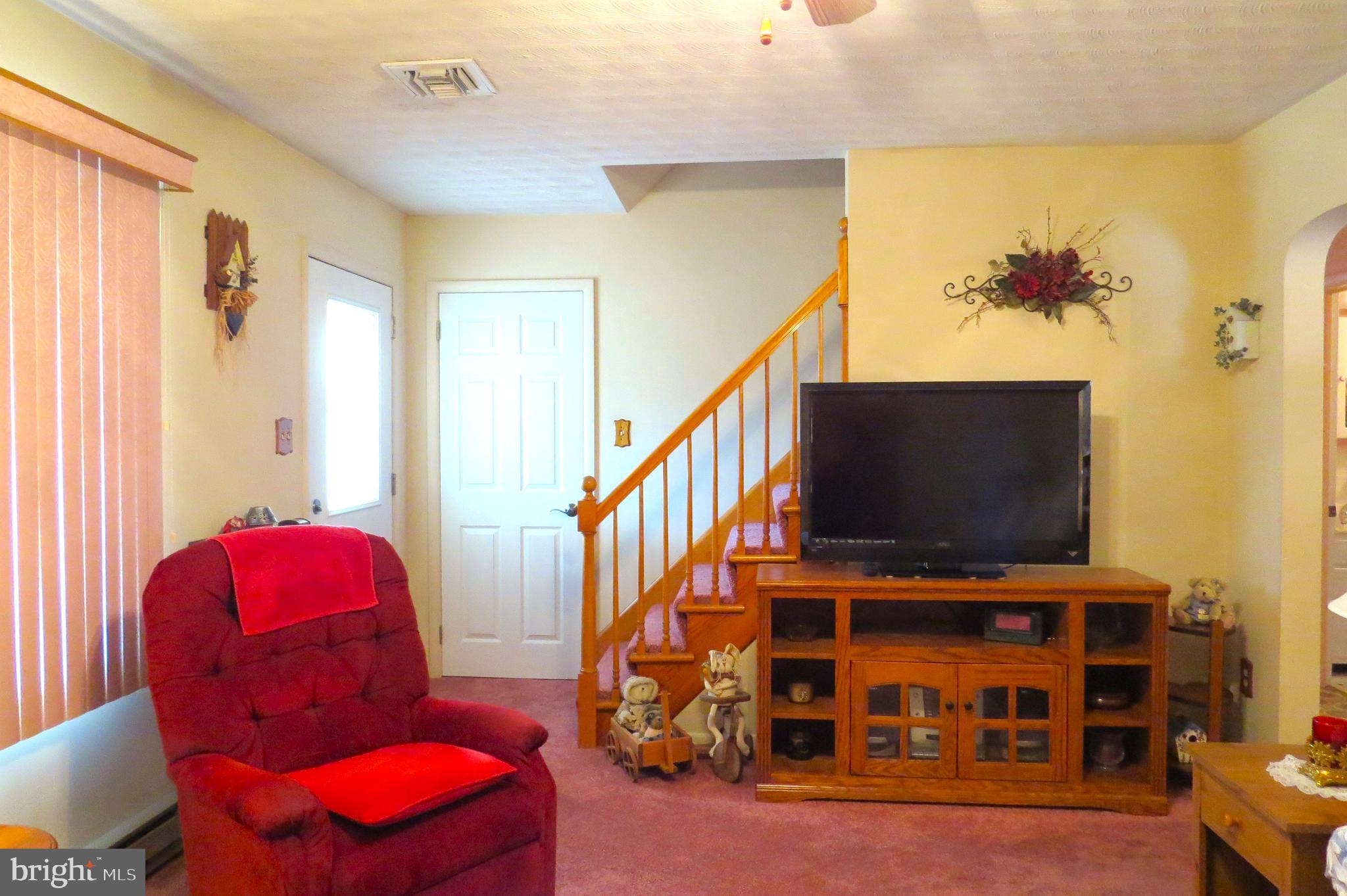 1270 Glatco Lodge Road Hanover, PA 17331 - Photo 9 of 59 Living Room