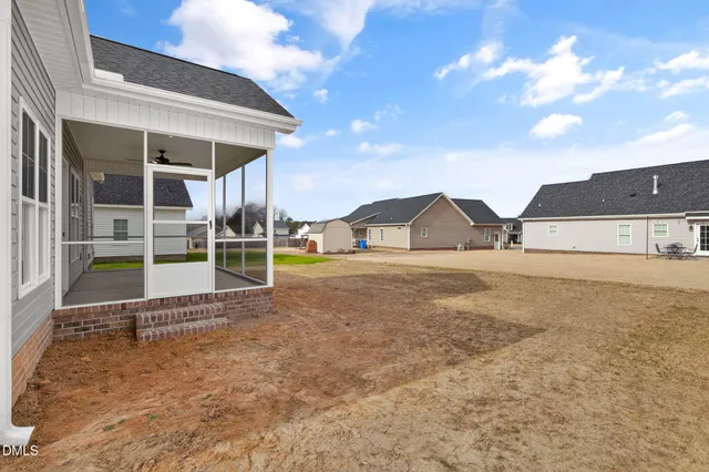 a view of a house with backyard