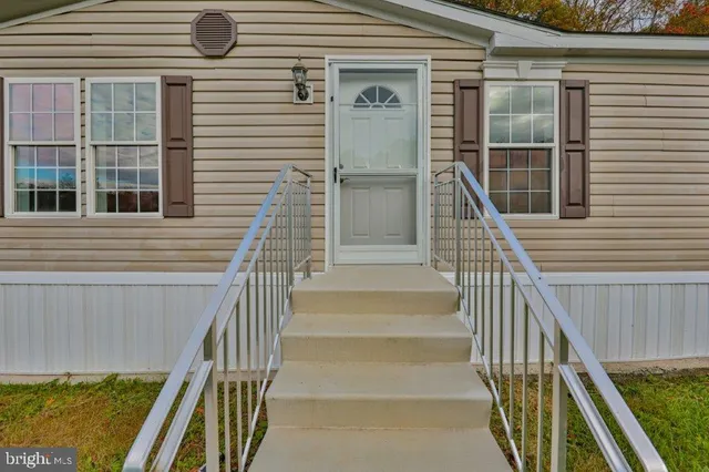 a view of entryway with a front door