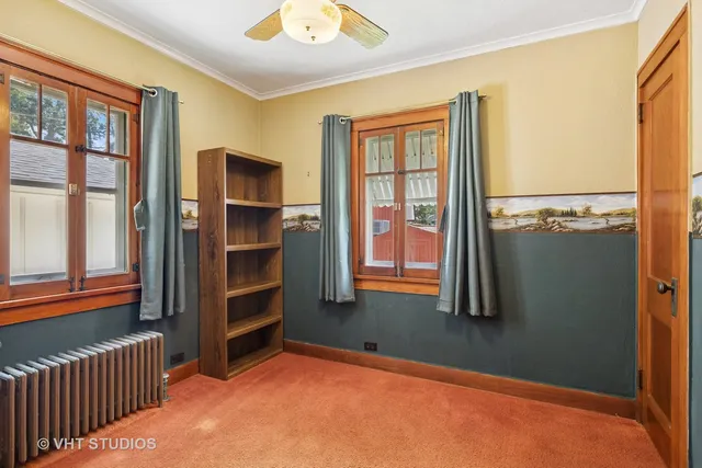 a view of livingroom with furniture